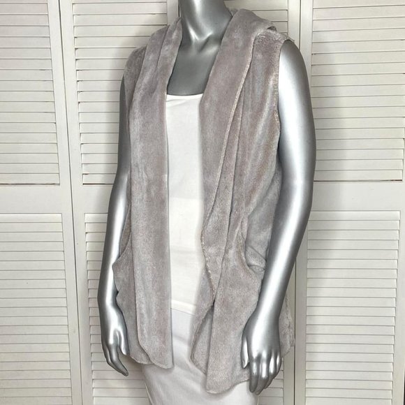 BIT & BRIDLE Light Gray Draped Faux Fur Hooded Fleece Open Sleeveless Vest M - Picture 2 of 9